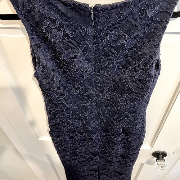 Adrianna Papell navy with lace sleeveless formal evening gown. Women size 8 - Picture 6 of 6